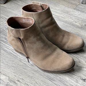 Tan Dansko Ankle Boots - size 36
